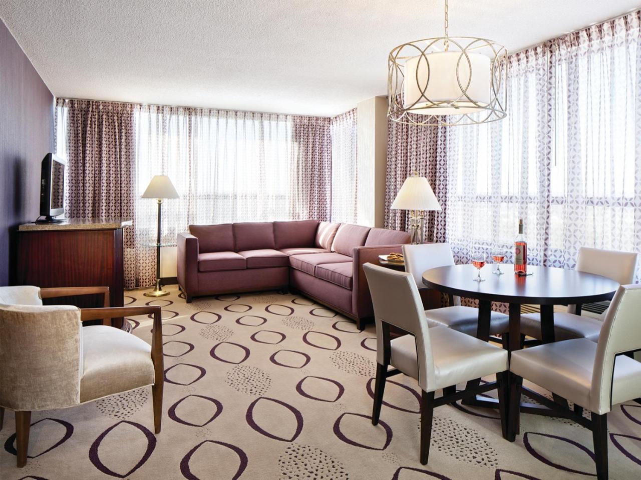 Hotel & Conference Center